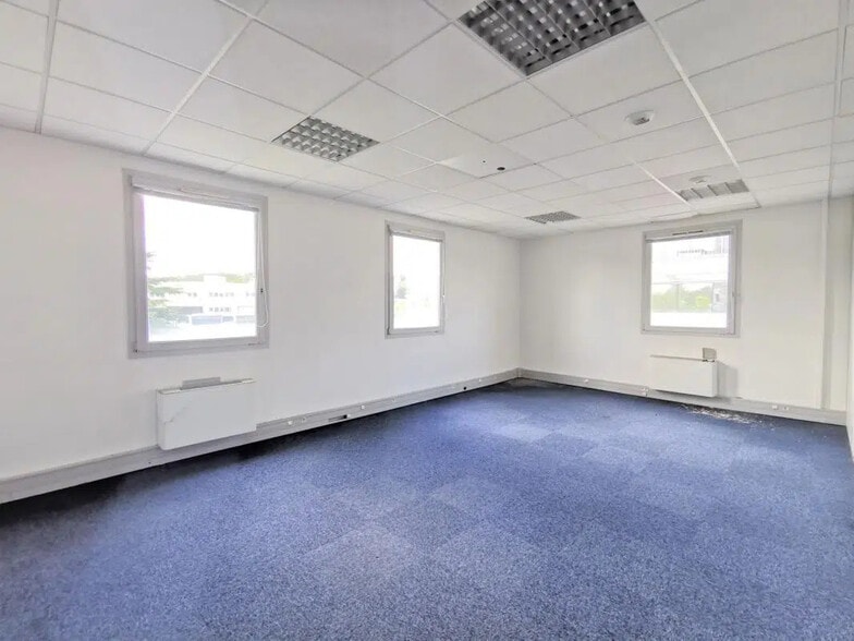 13 Rue Edison, Bron for sale - Interior Photo - Image 2 of 6