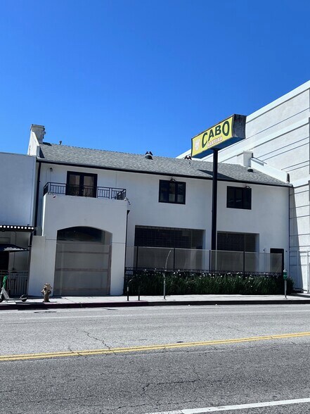 11829 Wilshire Blvd, Los Angeles, CA à louer - Photo du bâtiment - Image 2 de 5