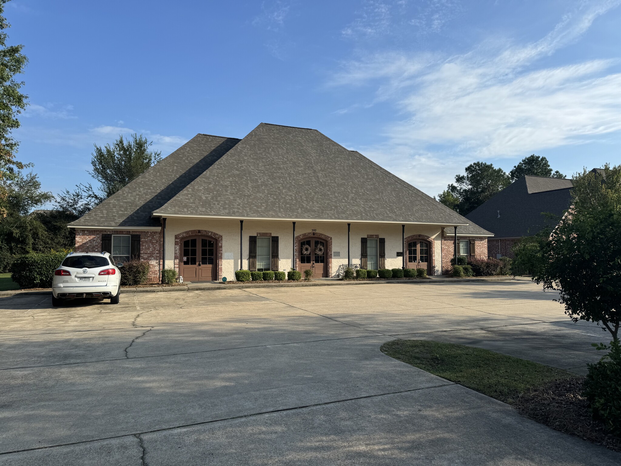 300 Highland Park Cove, Ridgeland, MS for lease Building Photo- Image 1 of 4
