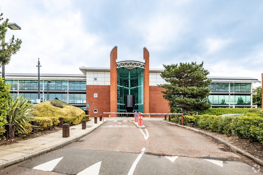 1100 Daresbury Park, Warrington à louer - Photo principale - Image 1 de 28