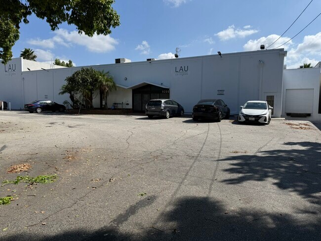 Plus de détails pour 9200 Gazette Ave, Chatsworth, CA - Industriel à louer