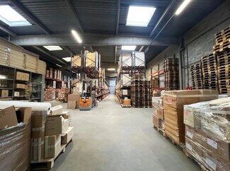 Plus de détails pour Bureau, Local d'activités à louer