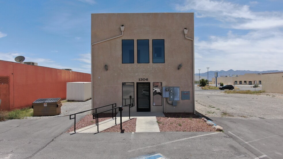 1306 E Calvada Blvd, Pahrump, NV à vendre - Photo du bâtiment - Image 1 de 1