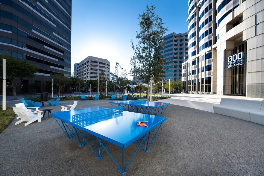 800 N Brand Blvd, Glendale, CA à louer - Photo du bâtiment - Image 1 de 8