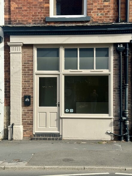 54 Market Place, York for lease - Primary Photo - Image 2 of 8