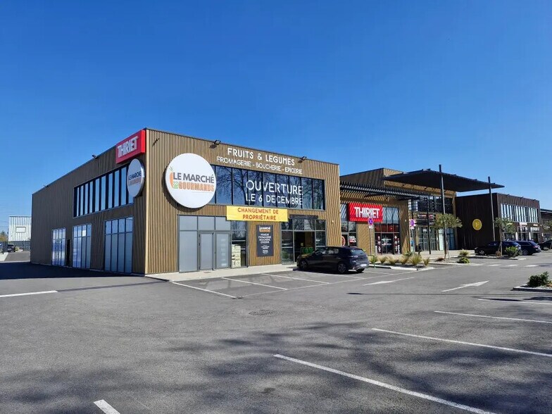 161 Route De Paris, Fenouillet à louer - Photo du bâtiment - Image 2 de 4