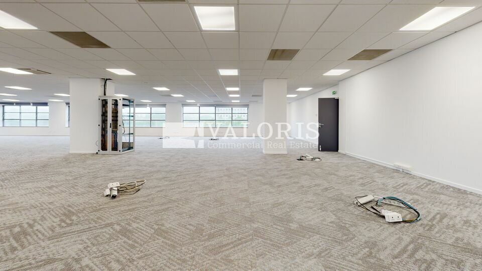 Office in Villeurbanne for lease - Building Photo - Image 3 of 8