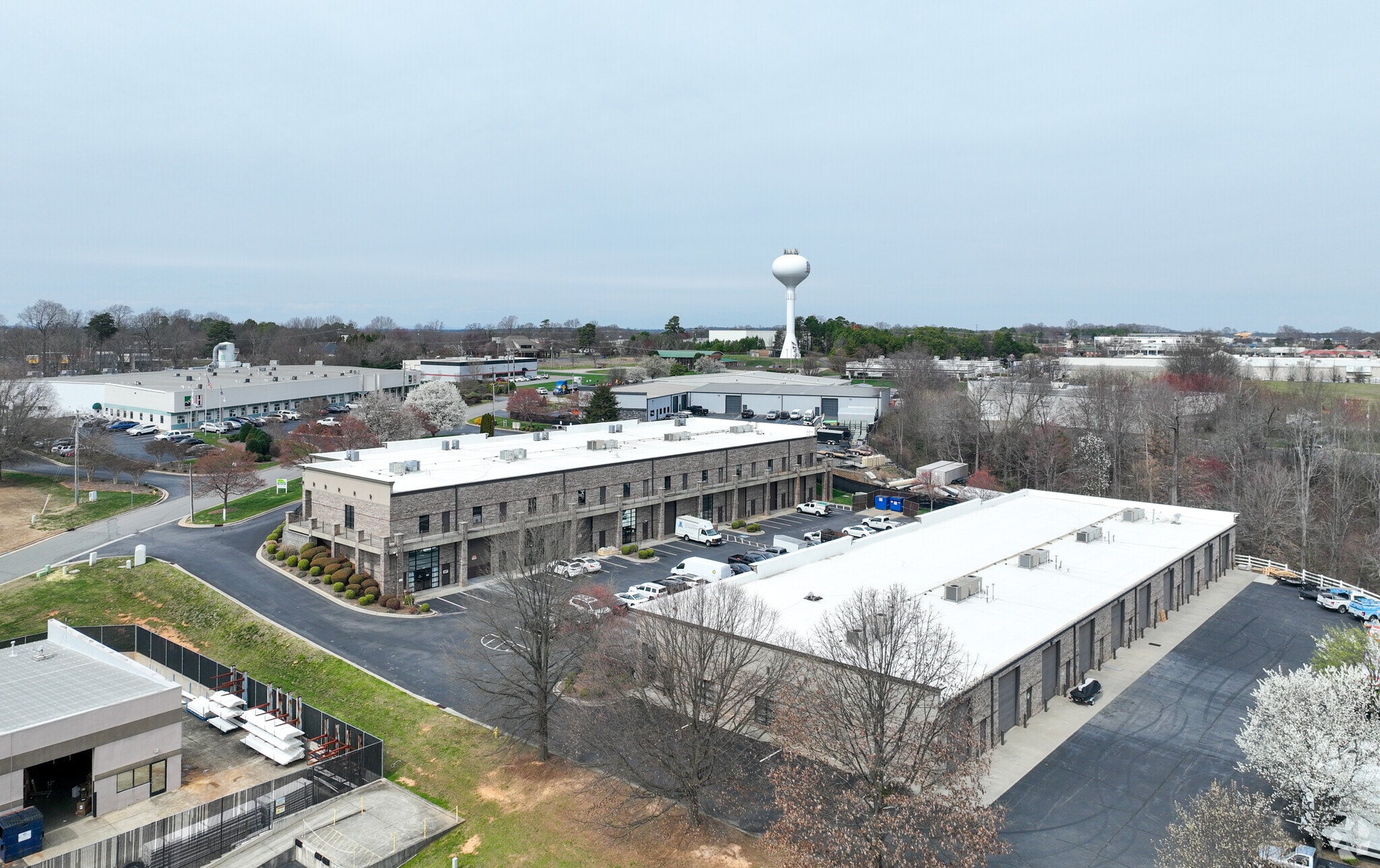 131 Crosslake Park Dr, Mooresville, NC for lease Primary Photo- Image 1 of 16