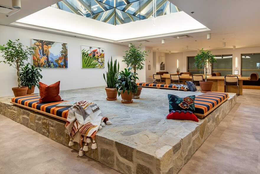 1010 Rue Sainte-Catherine O, Montréal, QC for lease - Interior Photo - Image 2 of 20