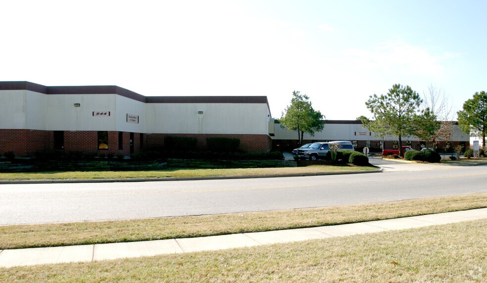 544 Central Dr, Virginia Beach, VA à louer - Photo du bâtiment - Image 2 de 4