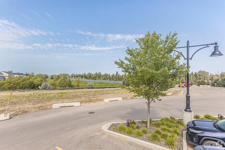 3004 Granville Dr NW, Edmonton, AB for lease - Building Photo - Image 2 of 3