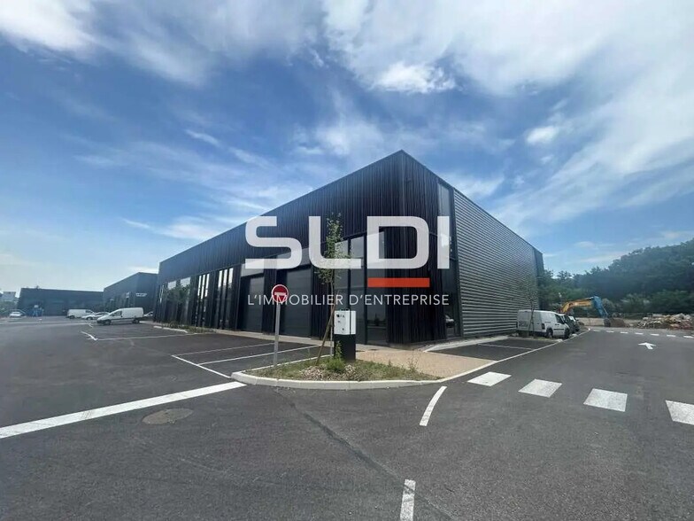 Flex in Trévoux for lease - Building Photo - Image 1 of 8