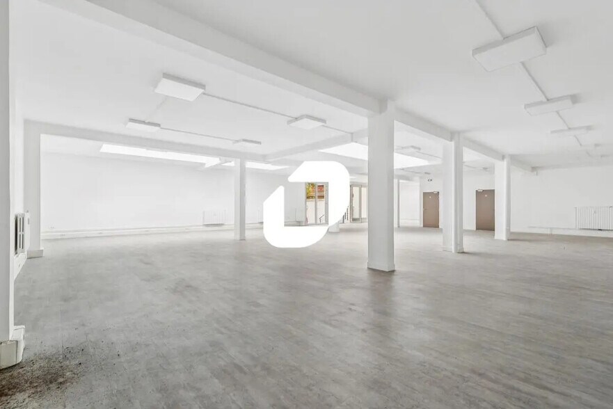 Rue Des Entrepreneurs, Paris for lease - Building Photo - Image 2 of 15