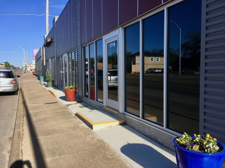 1715-1721 W Berry St, Fort Worth, TX for lease - Building Photo - Image 2 of 9