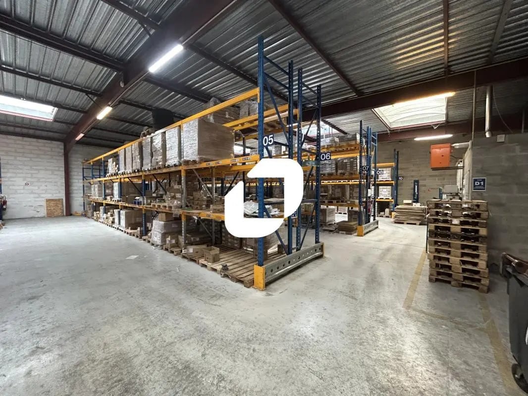 Flex in Saint-Pierre-du-Perray for lease Building Photo- Image 1 of 5