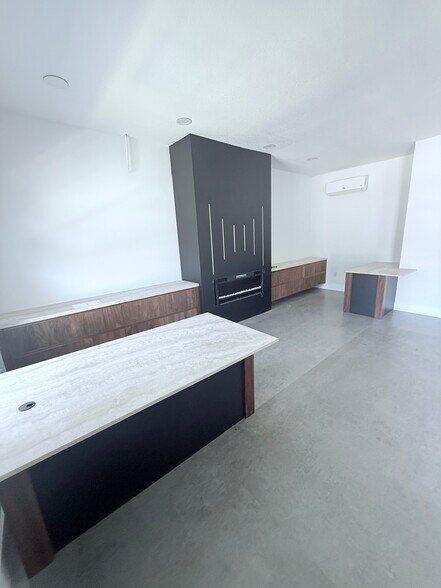 6805 Benjamin Rd, Tampa, FL à louer - Photo du bâtiment - Image 3 de 11