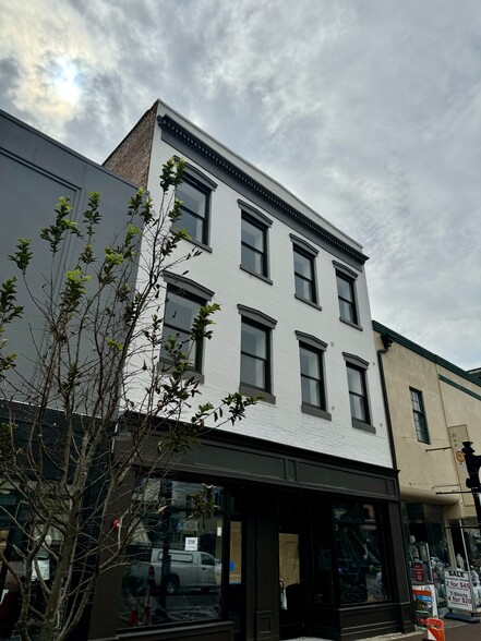 23 W Broughton St, Savannah, GA for lease - Building Photo - Image 2 of 2