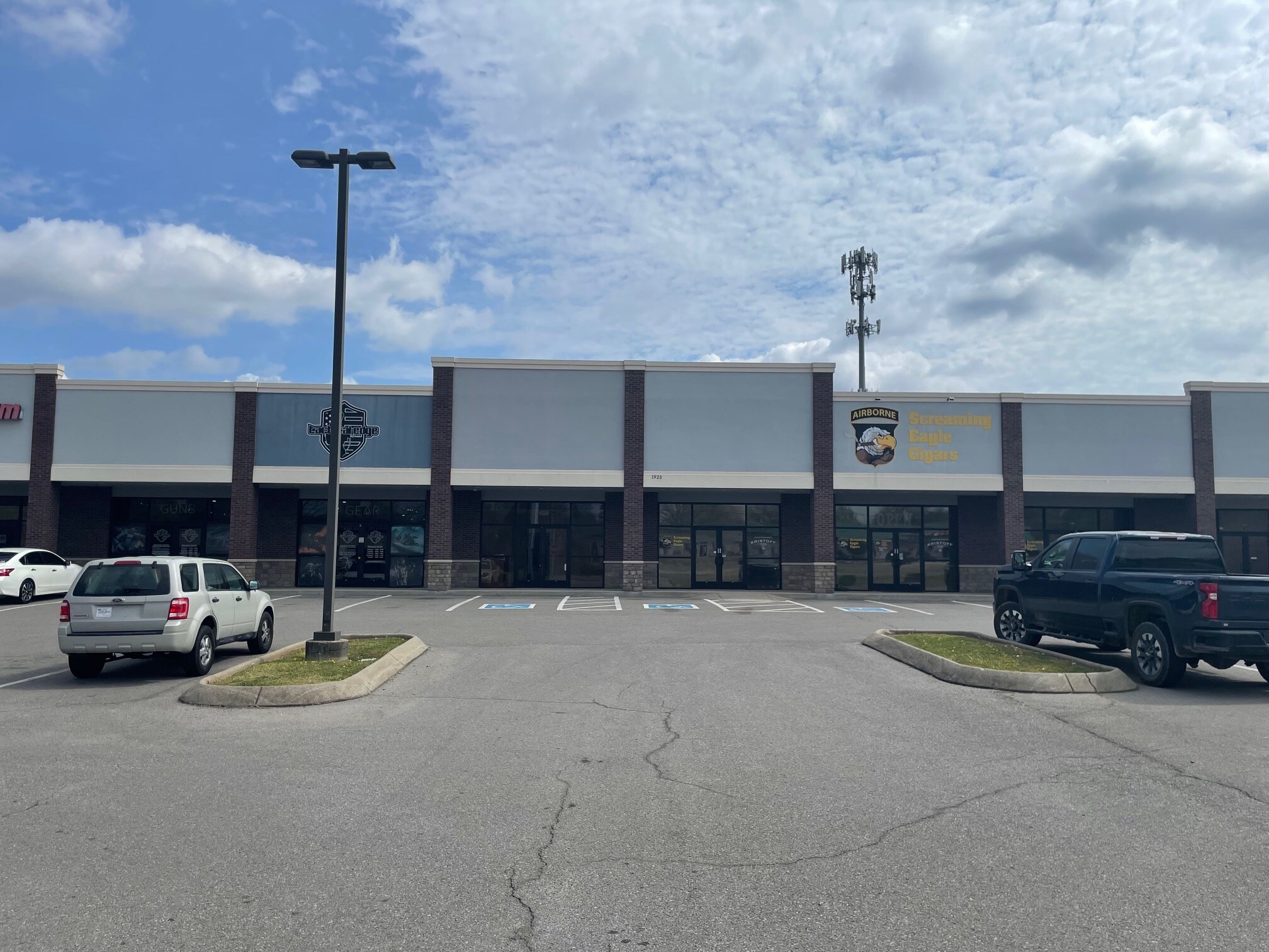 1925 Fort Campbell Blvd, Clarksville, TN for lease Primary Photo- Image 1 of 9
