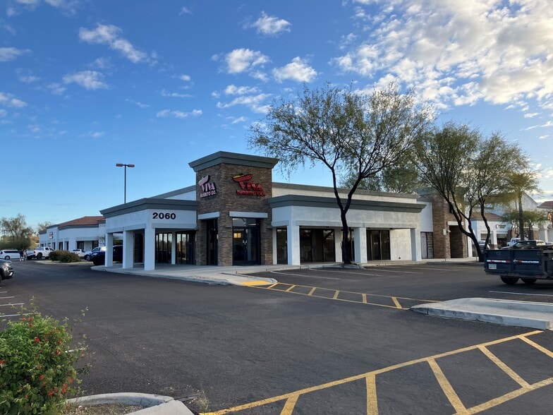 1960-2080 W River Rd, Tucson, AZ for lease - Building Photo - Image 3 of 3