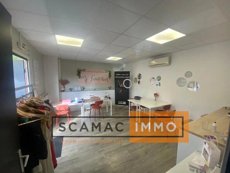 Office in Gardanne for lease - Interior Photo - Image 2 of 4