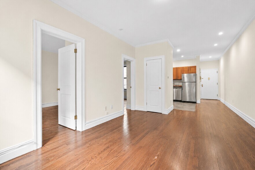 3155 35th St, Long Island City, NY à vendre - Photo du bâtiment - Image 2 de 16