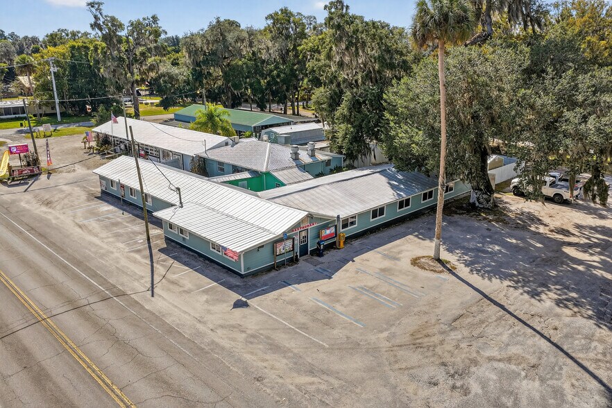 765 3rd Ave, Welaka, FL à vendre - Photo du bâtiment - Image 3 de 113