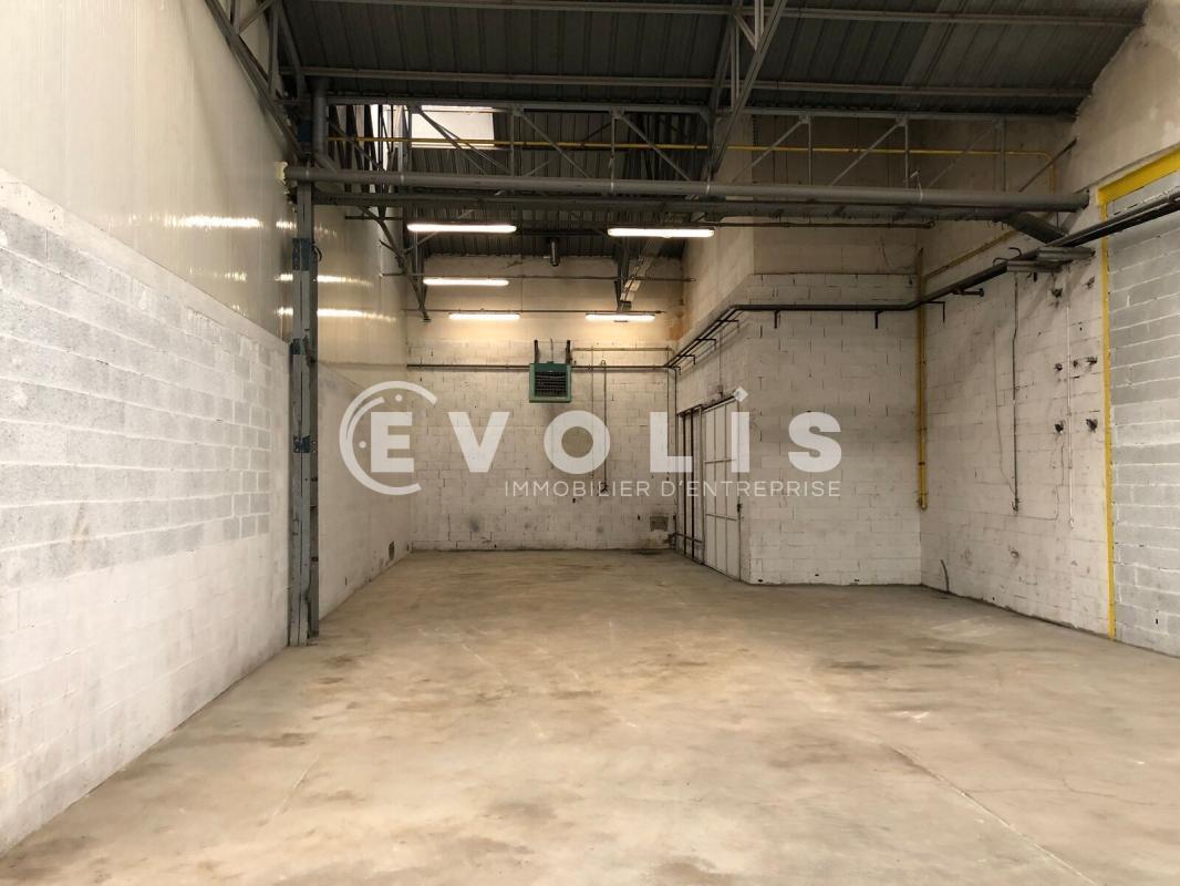 Flex in Villeneuve-le-Roi for lease Building Photo- Image 1 of 5