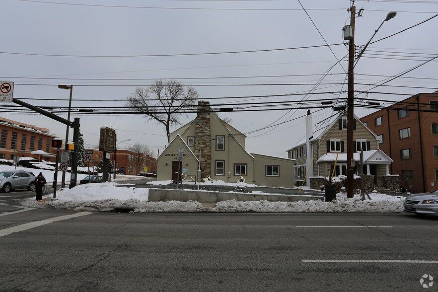 4421 East West Hwy, Bethesda, MD à louer - Photo du bâtiment - Image 3 de 3