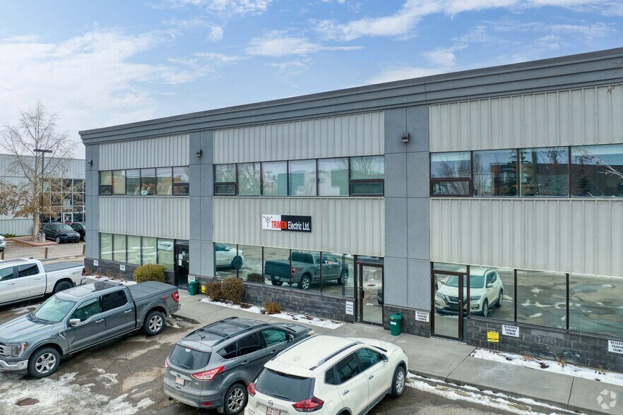 4351 104th Ave SE, Calgary, AB à vendre - Photo du bâtiment - Image 2 de 14