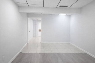 3383 NW 7th St, Miami, FL à louer Photo intérieure- Image 2 de 5