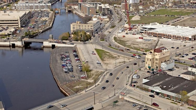 Prime Downtown Riverfront Development portefeuille de 2 propriétés à vendre sur LoopNet.ca - Photo du bâtiment - Image 3 de 3