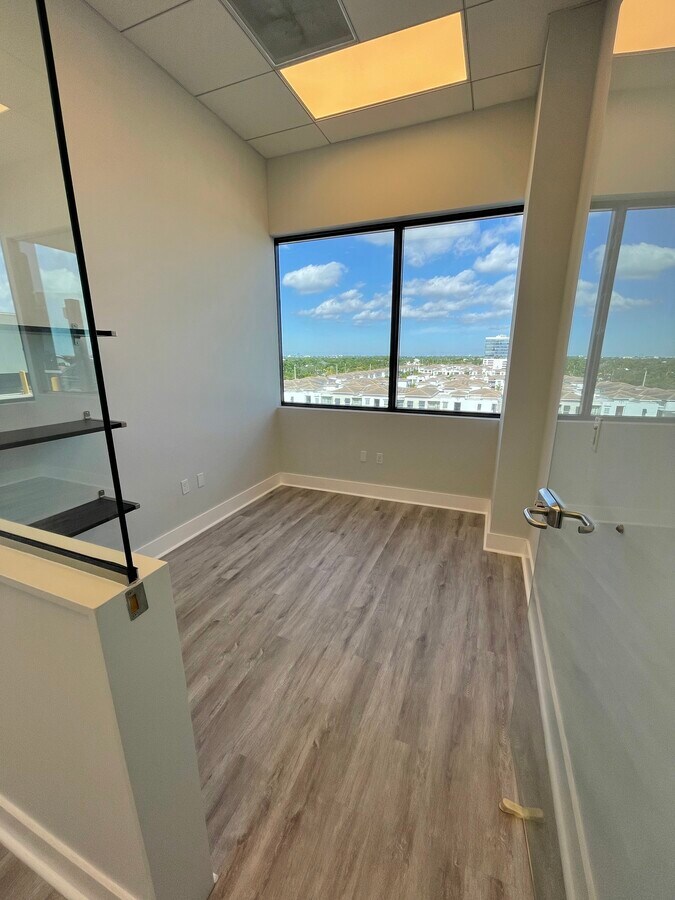 19790 W Dixie Hwy, Aventura, FL 33180 - Unité 609 - - Photo intérieure - Image 2 of 5