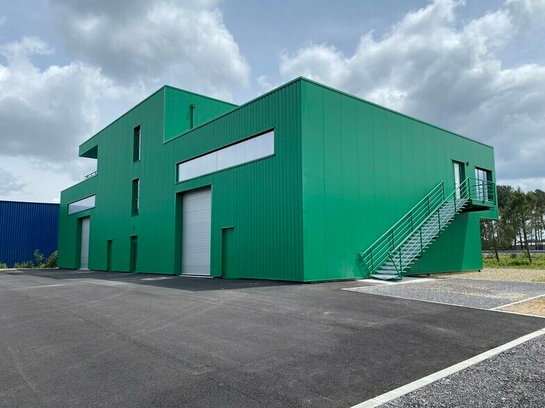 Flex in Bordeaux for sale - Building Photo - Image 2 of 12