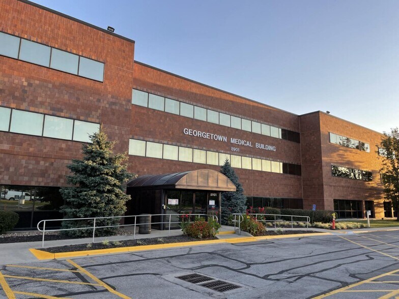 8901 W 74th St, Merriam, KS à louer - Photo du bâtiment - Image 2 de 7