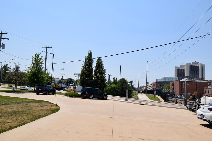 208 Parkinson St, Normal, IL à vendre - Photo du bâtiment - Image 3 de 10