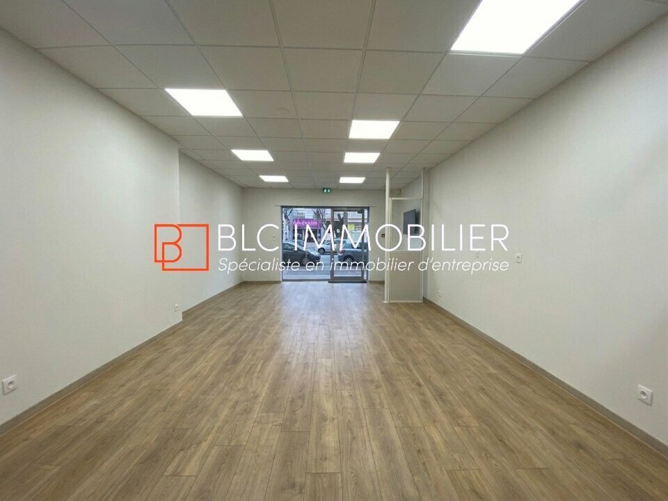 Retail in Marseille for lease Building Photo- Image 1 of 7