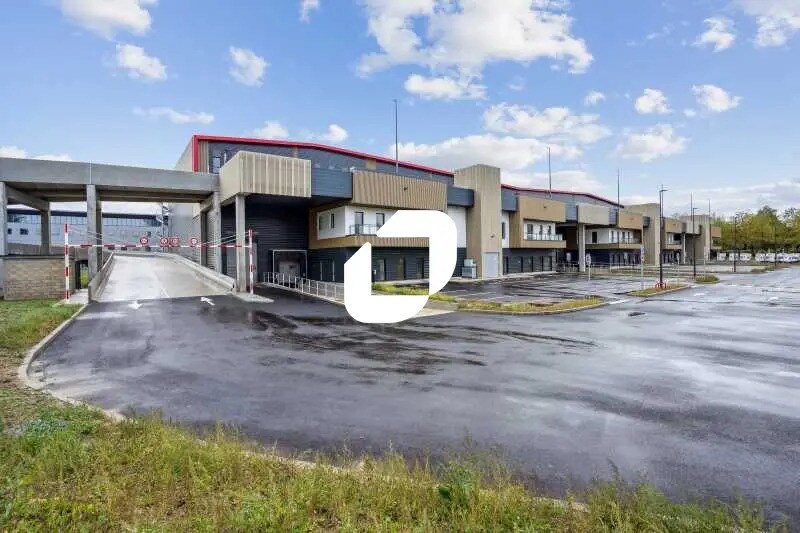 2 Avenue Denis Diderot, Élancourt à louer - Photo principale - Image 2 de 19