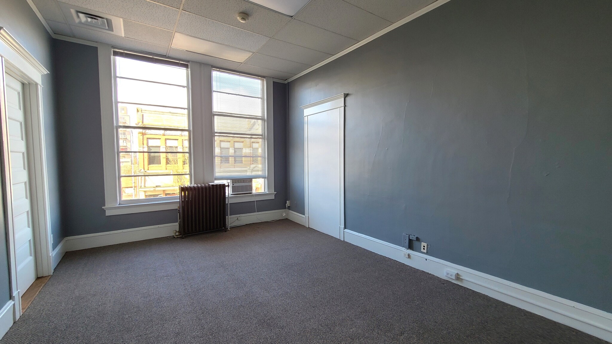 174-188 NE Commercial St, Salem, OR for lease Interior Photo- Image 1 of 6