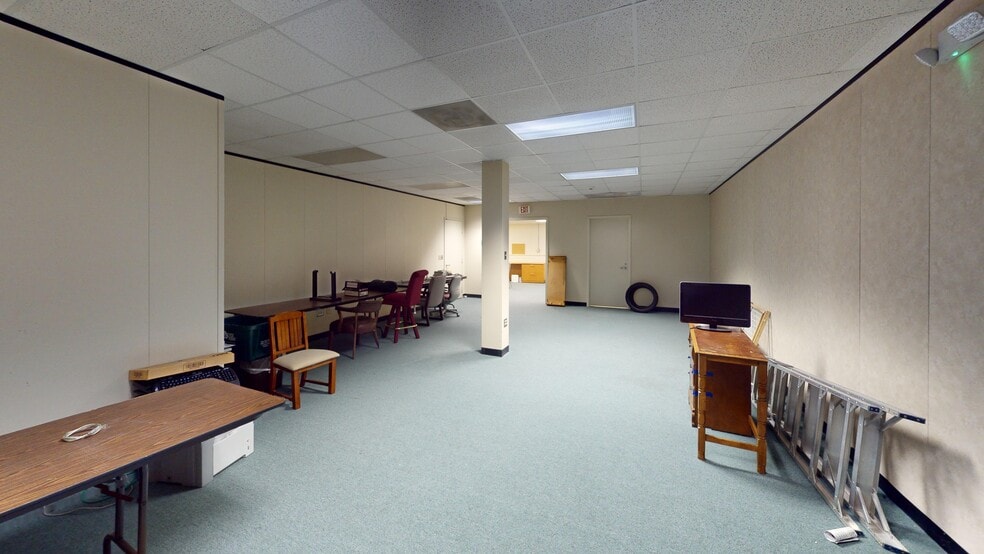 130 Charlois Blvd, Winston-Salem, NC for lease - Interior Photo - Image 3 of 6