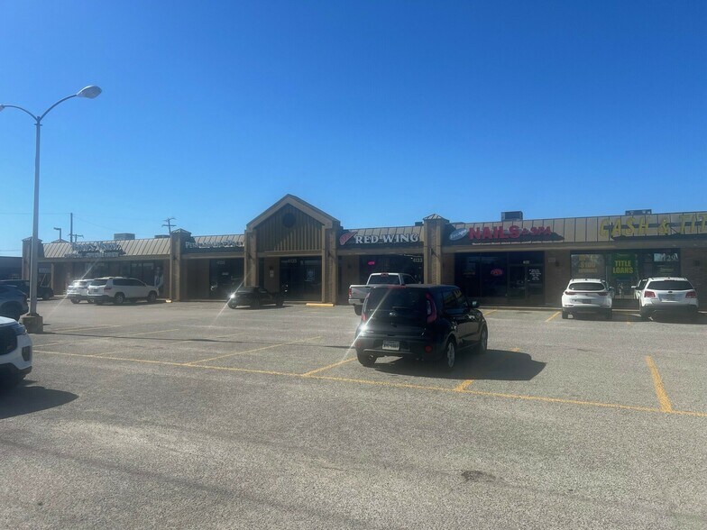 4135 S Broadway Ave, Tyler, TX à louer - Photo du bâtiment - Image 2 de 2
