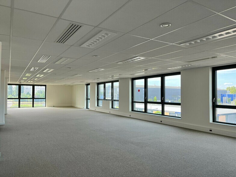 11 Rue Madeleine Rebérioux, Strasbourg for lease - Building Photo - Image 3 of 12