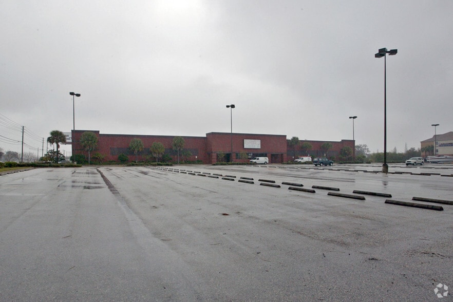 13355 49th St N, Clearwater, FL for lease - Building Photo - Image 2 of 8