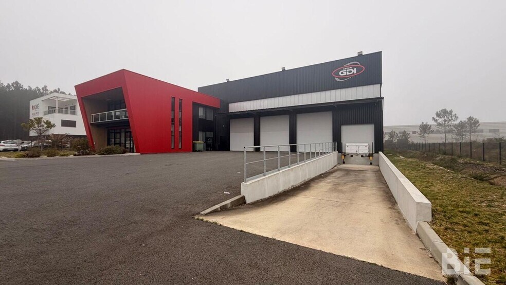 Local d'activités dans Mérignac à vendre - Photo du bâtiment - Image 1 de 7