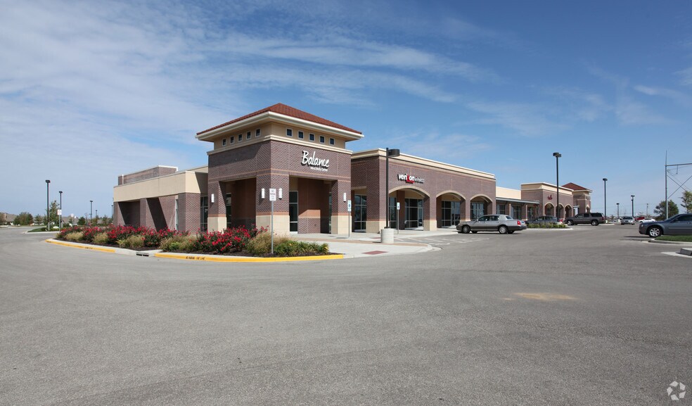 10052-10098 Woodland Rd, Lenexa, KS for lease - Building Photo - Image 1 of 5