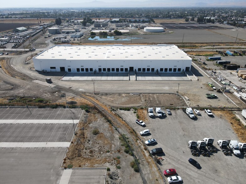 9463 Arbor Ave, Tracy, CA à louer - Photo du bâtiment - Image 2 de 7