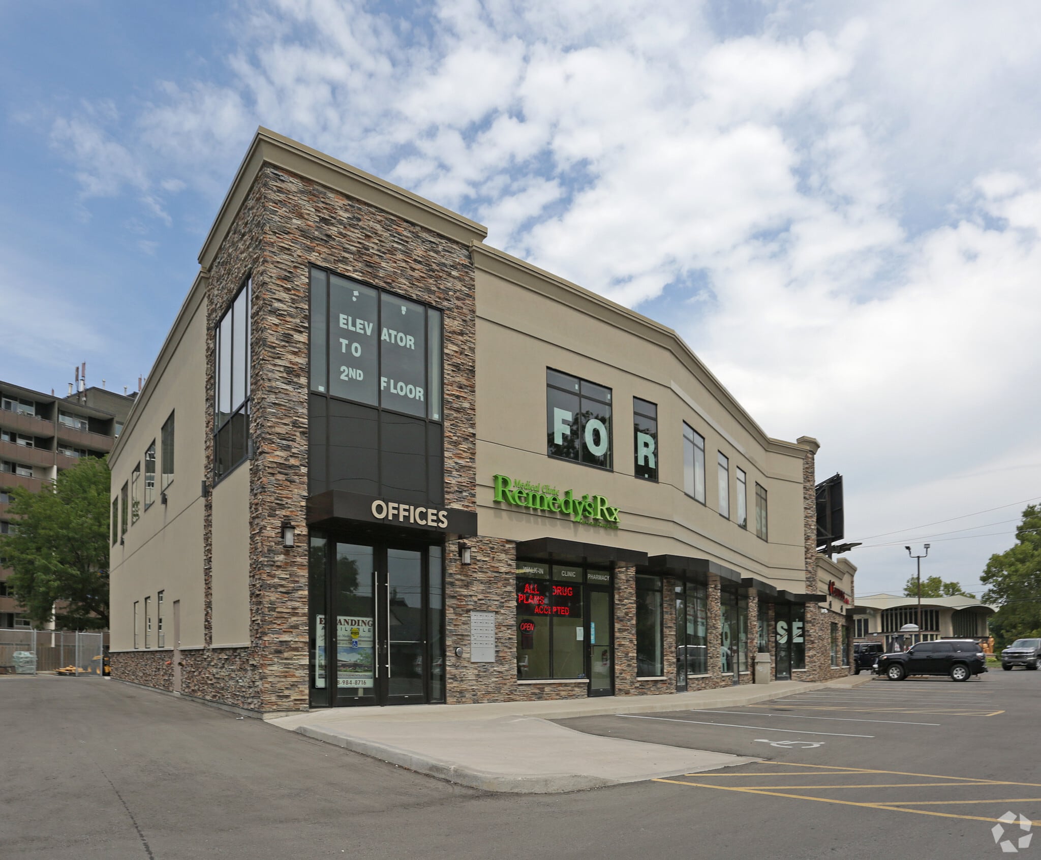 359 Carlton St, St Catharines, ON for sale Primary Photo- Image 1 of 1