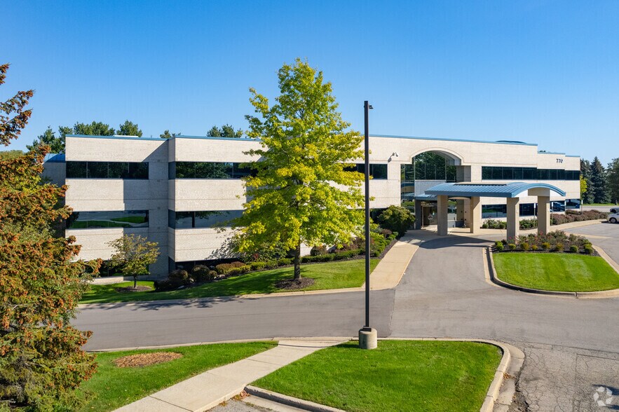 770 Kenmoor Ave SE, Grand Rapids, MI à louer - Photo du bâtiment - Image 2 de 11