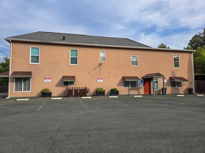 448 Sebastopol Ave, Santa Rosa, CA à vendre - Photo du bâtiment - Image 2 de 22