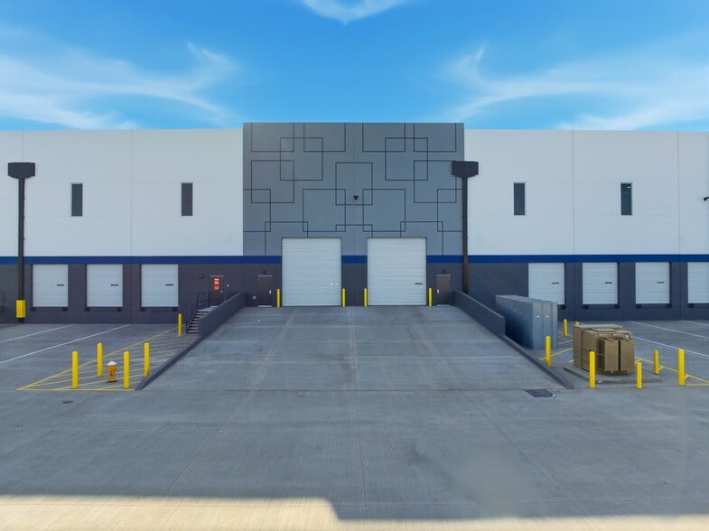 2415-2335 W Corporate Center Dr, Phoenix, AZ for lease - Building Photo - Image 3 of 6