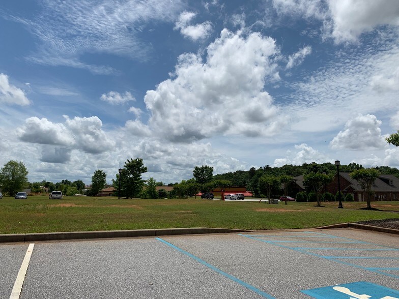 110 Woodruff Rd, Simpsonville, SC à vendre - Photo du bâtiment - Image 2 de 9